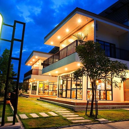 Yellow Moon Hotel Pattaya Exterior photo